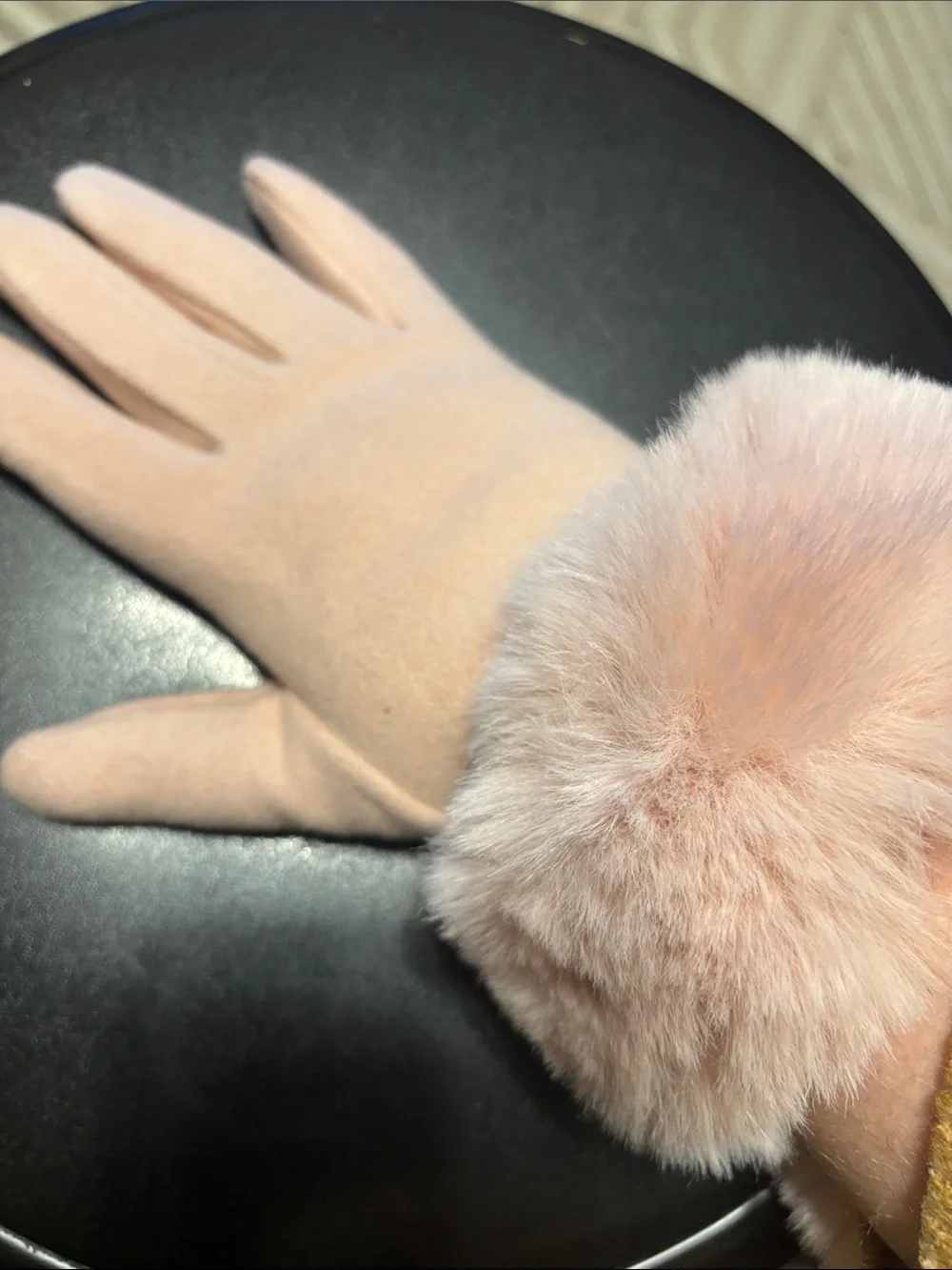None stretchy cold cuff